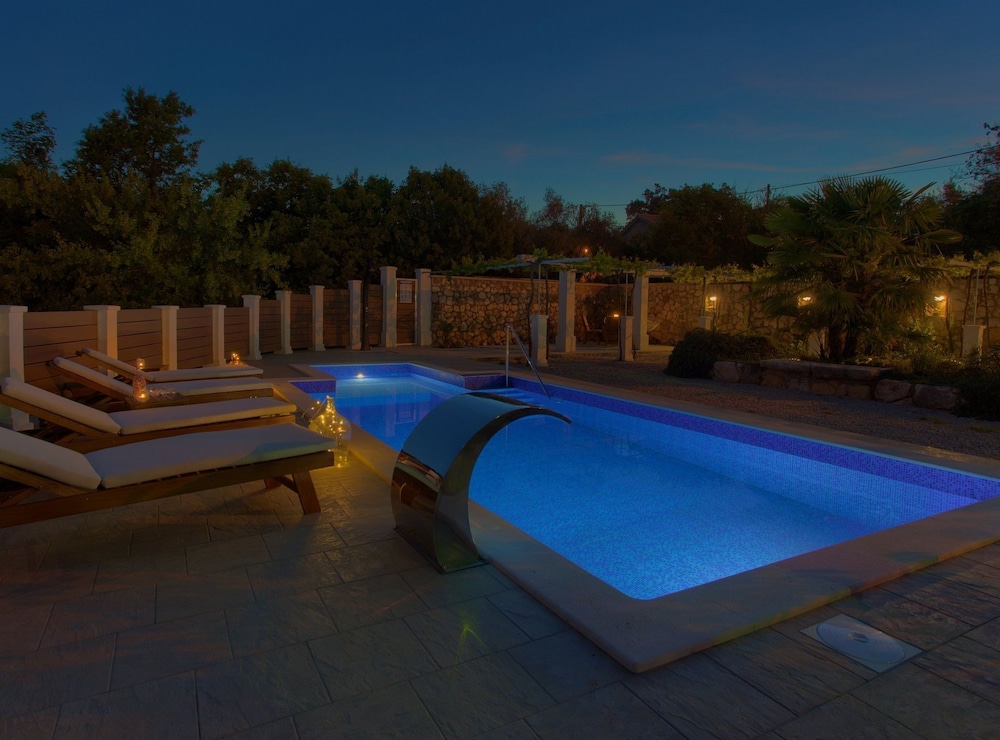 Tranquil Getaway Polje Villa With Pool