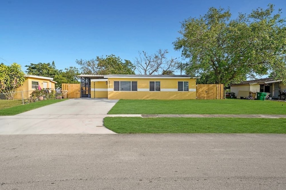 Fort Lauderdale Vacations - Yellow House in Davie - Property Image 6