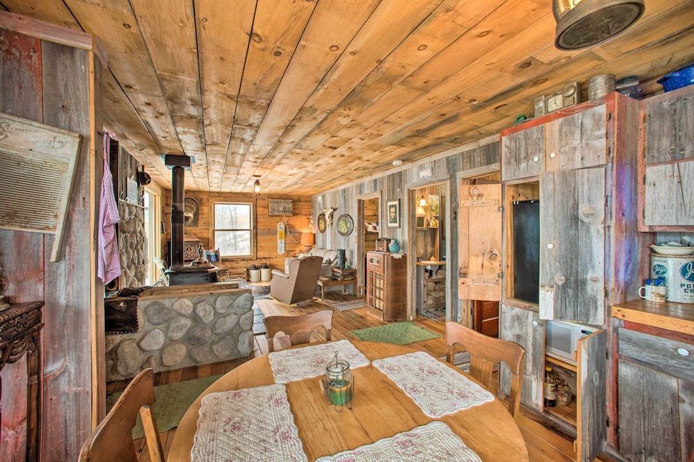 Secluded Powersville Cabin: 25 Mi to Lake Paho!