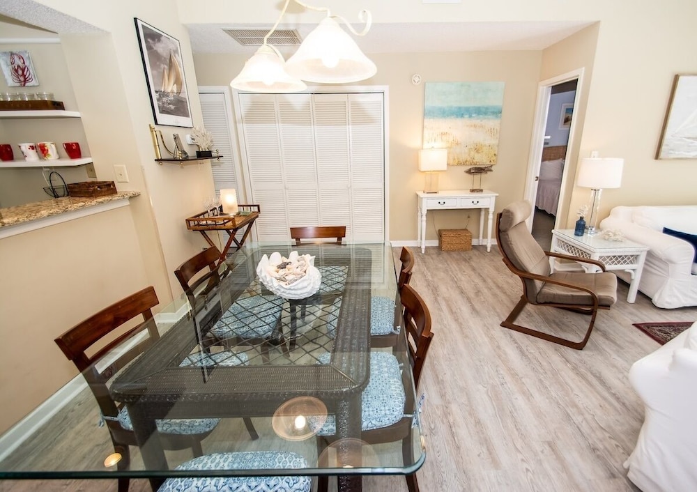 West Hyde Park 2e 2 Bedroom Condo