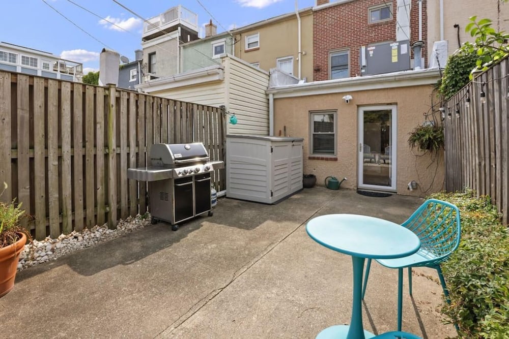 Fells Point Fenced in Yard Weber Gas Grill