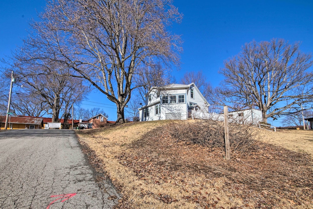 Cozy Augusta Home w/ Porch: Walk to Katy Trail!