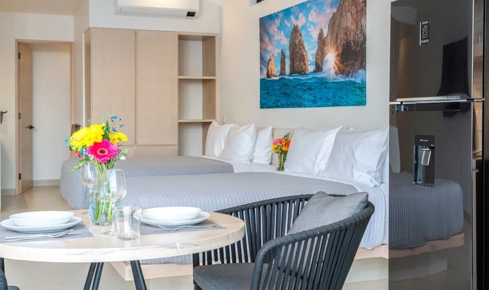 New 1BR Condo Near Marina and Downtown - Pool