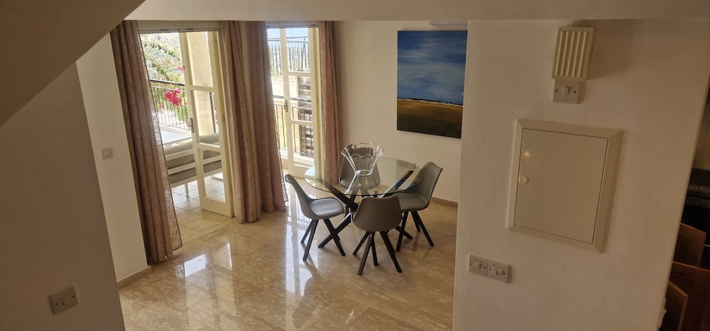 J1 Holiday House Adjacent to Aphrodite Hills