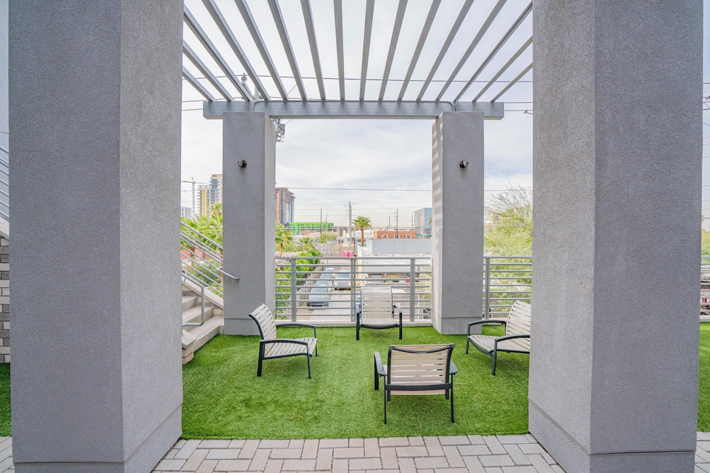 ROVE LIVING/KL - Linear
