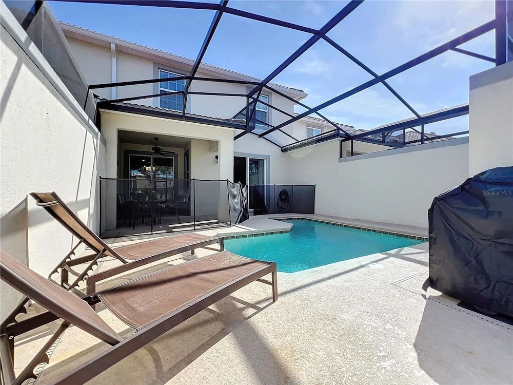 Stunning 4Bd w Pool Storey Lake 5019
