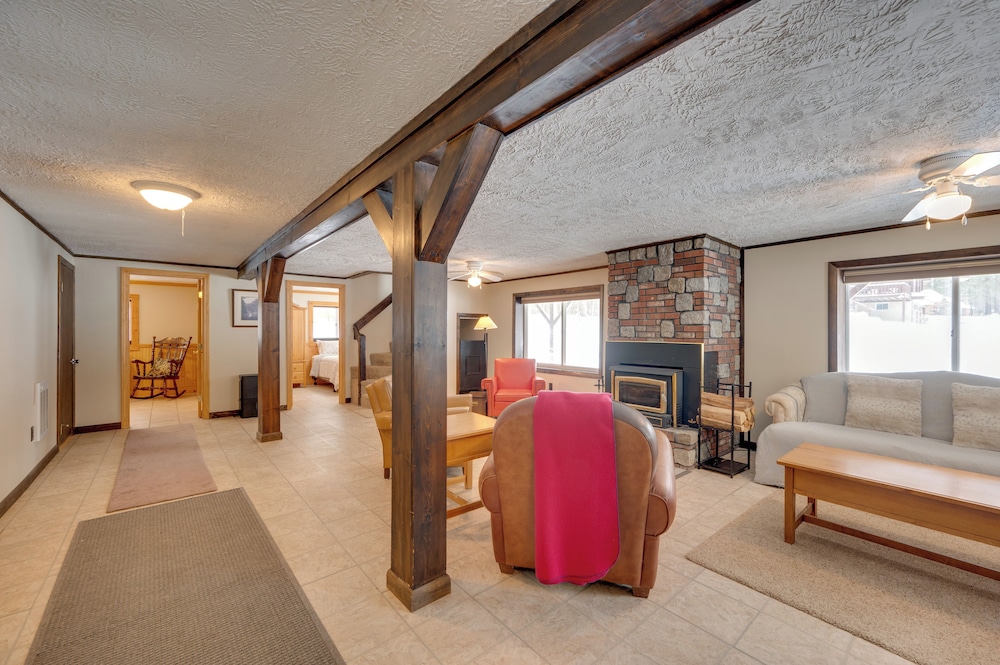 Hike & Ski: Cabin w/ Fireplace in Franconia!