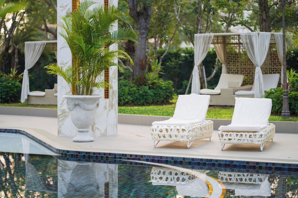 Private Swim Up Pool Apartment on Jomtien Beach Pattaya