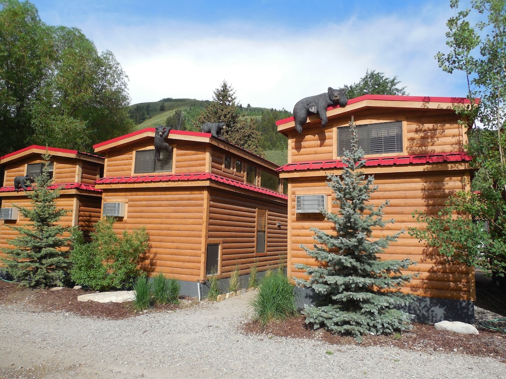 Snake River Cabin Village