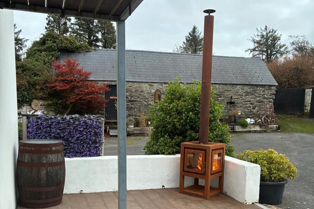 Family-pet Friendly-sleeps 10-hot Tub-sauna
