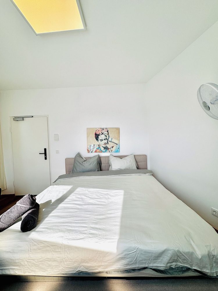 Cozy 5BR Apartment Near Kaufpark