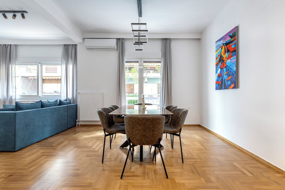 Cozyopolis - Timeless 3-BR in Athens