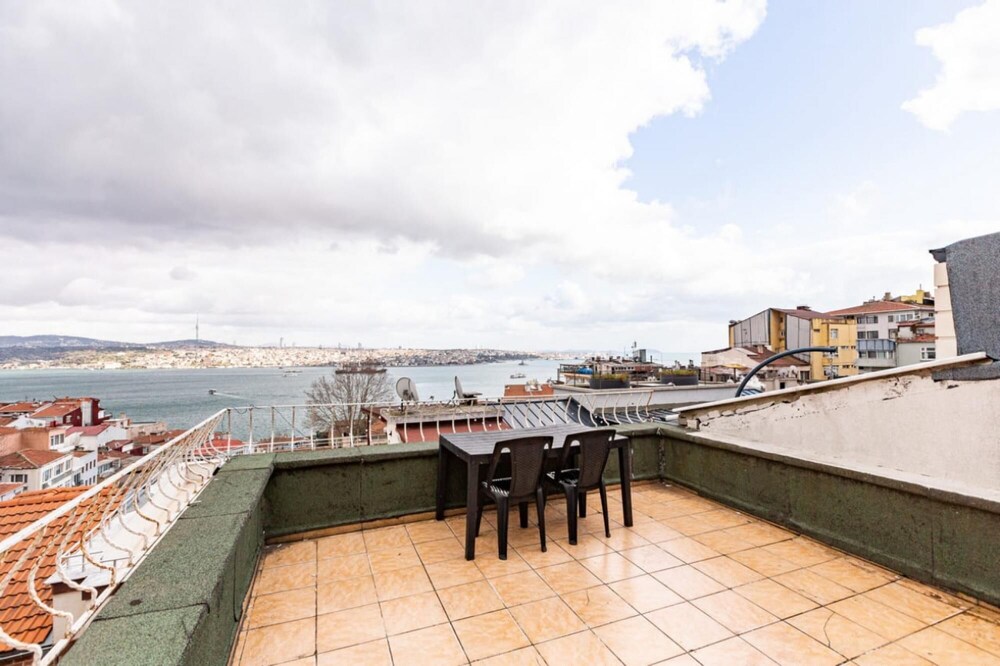 Cozy Flat With Dreamy Bosphorus View in Beyoglu