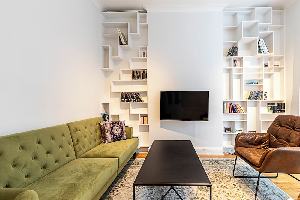 Charming Two-Bedroom Flat in West Hampstead