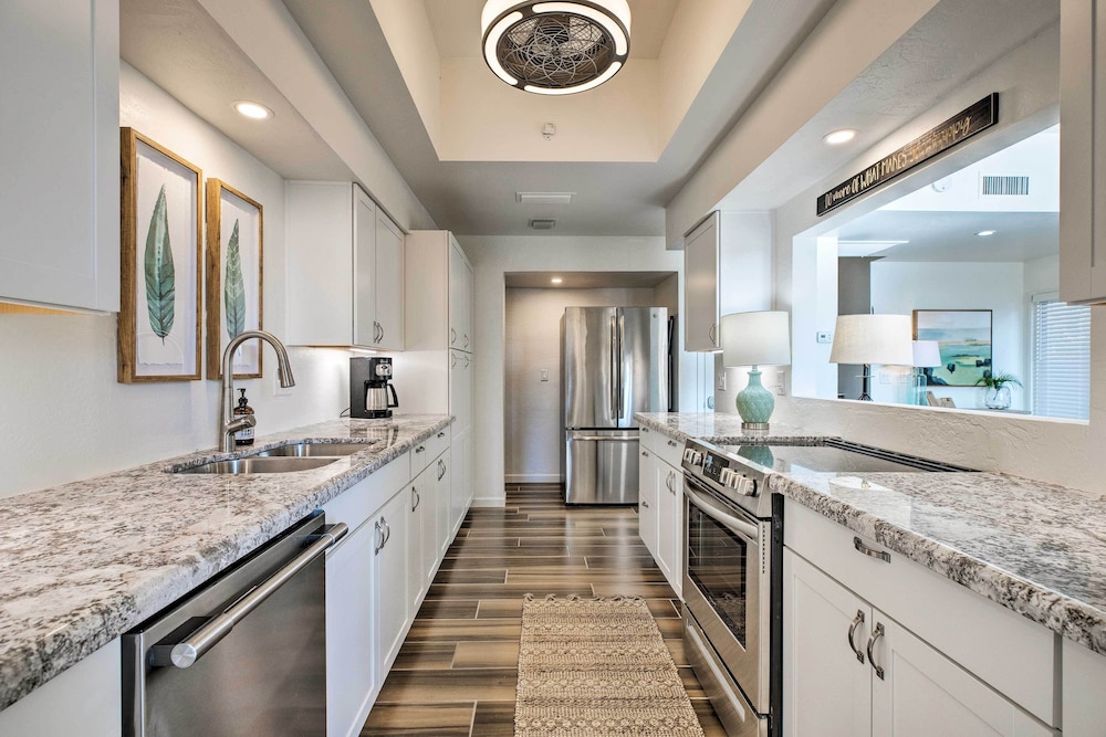 Modern Tempe Condo w/ Pool Access  4 Mi to ASU - Property Image 20