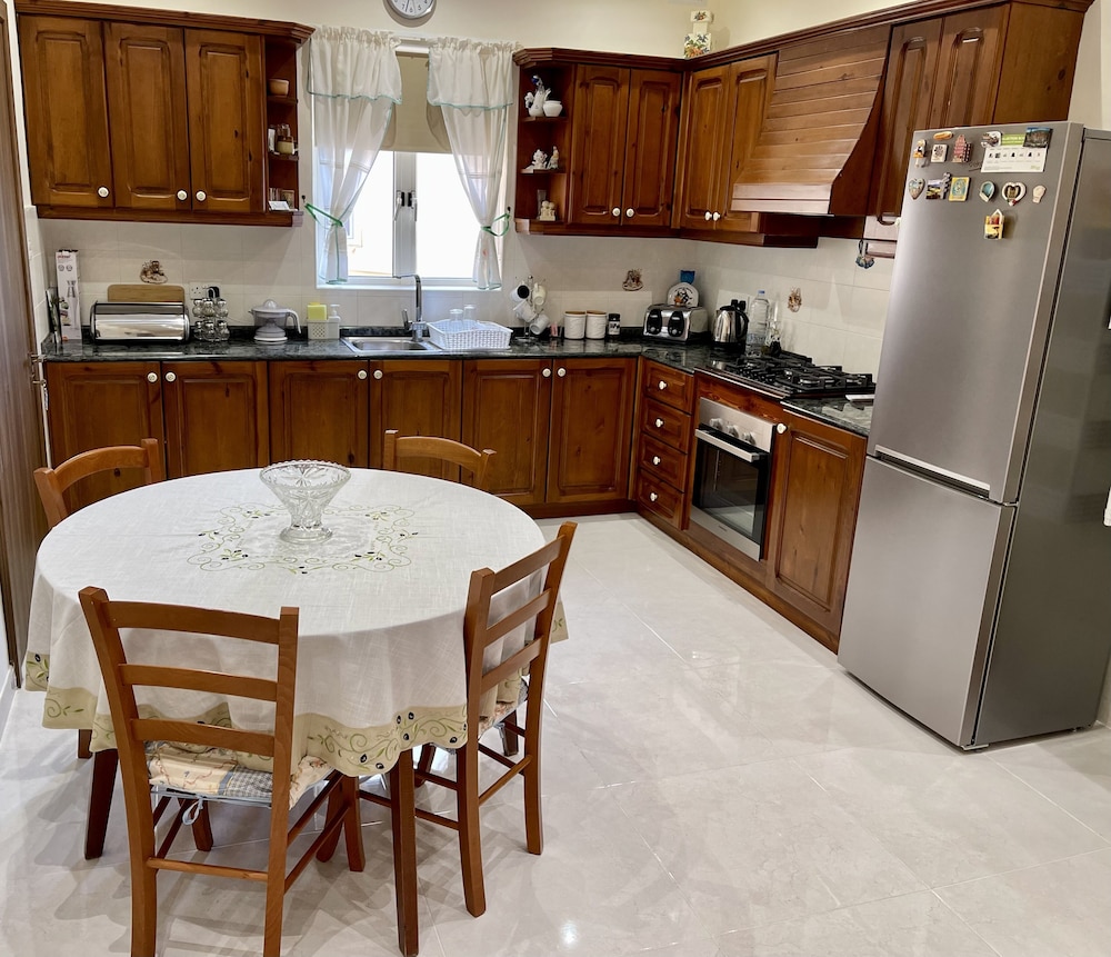 Sunrise Apt Near Beach, Wifi, Smarttv 60, Netflix view 4