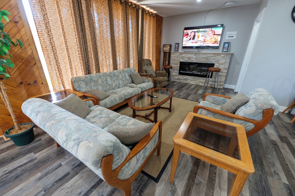 Sauble Beach Lodge