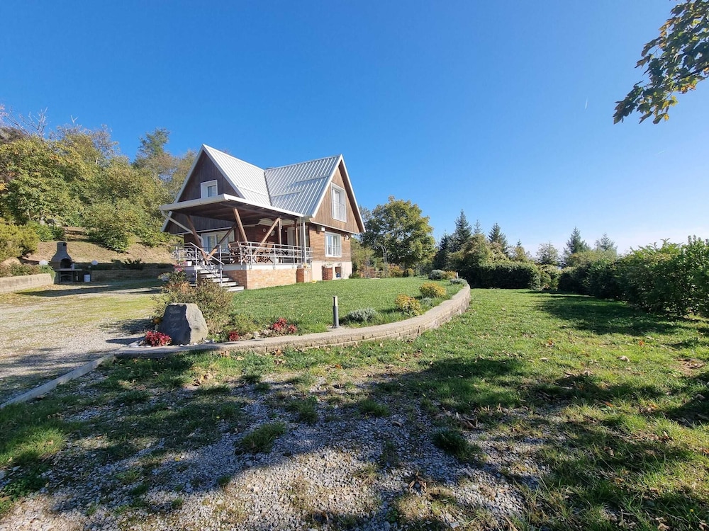 Chalet in Marliana Near Center view 4