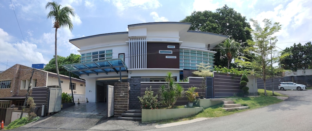 Spacious Pool Villa Tmn Emas Ukay Ampang photo 1