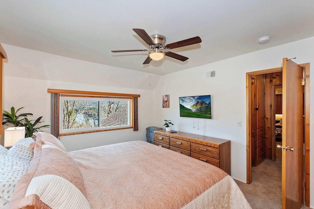 Acorn Acres Lake Views for 8
