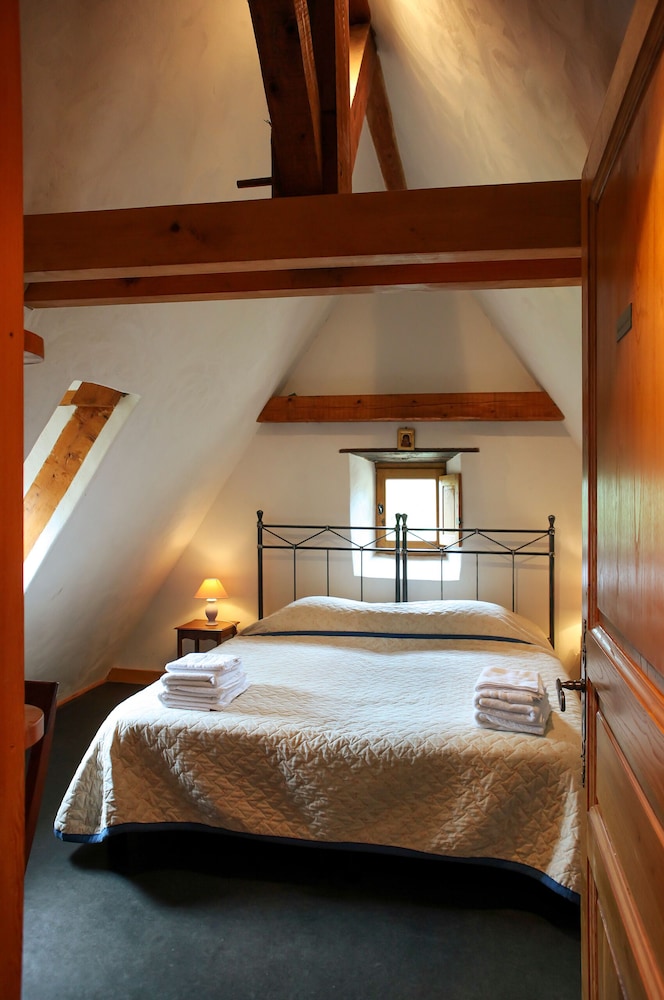 Chambre D'hôtes La Rossillonie