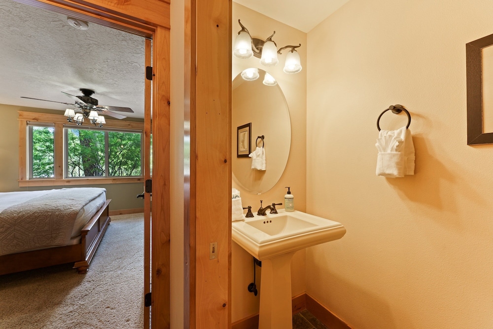 4 Red Fir 6 Bedroom Home