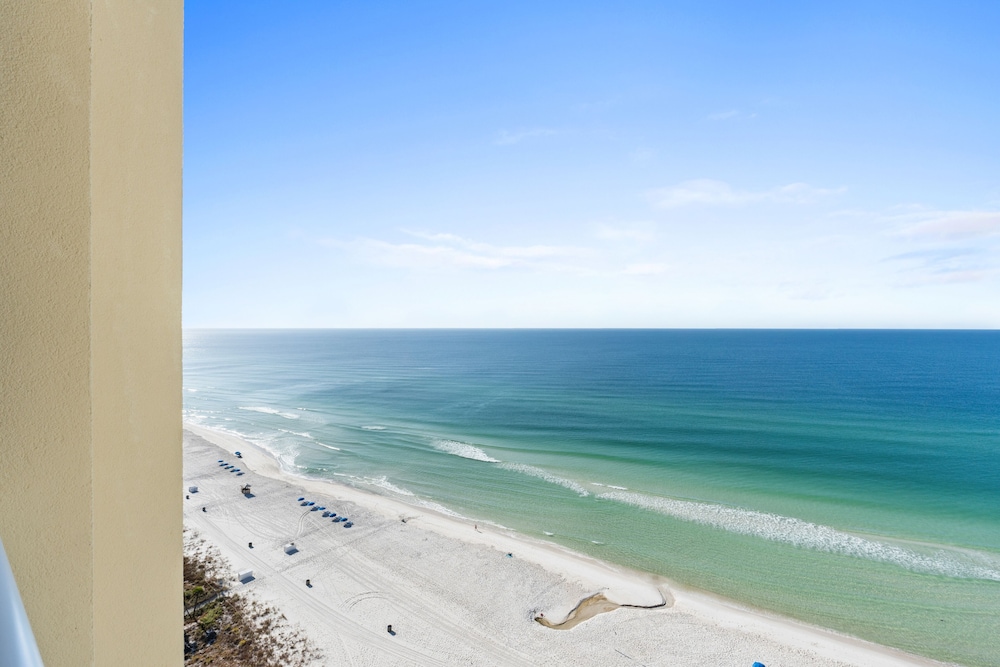Grand Panama Beach Resort by Book That Condo