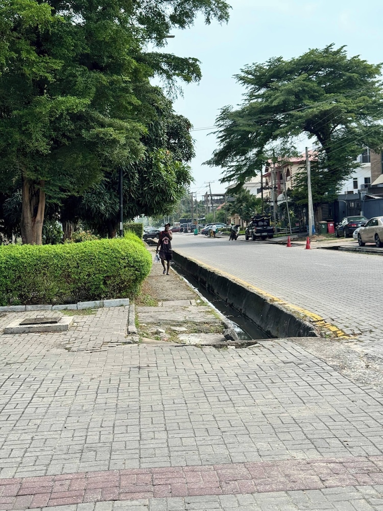 Luxury 2BR Apt Central Lekki Phase 1