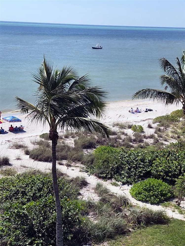 Pointe Santo Condos by Dream Vacation Rentals