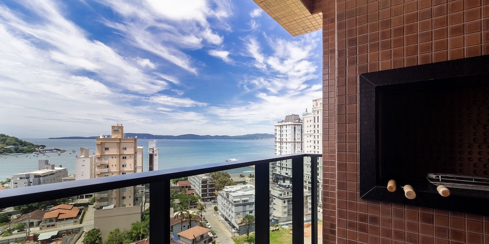MHF II Apts Variados em Prédio com Vista para o Mar em Itapema