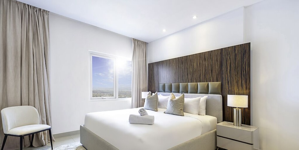 LUX The Bonnington JLT Suite 2