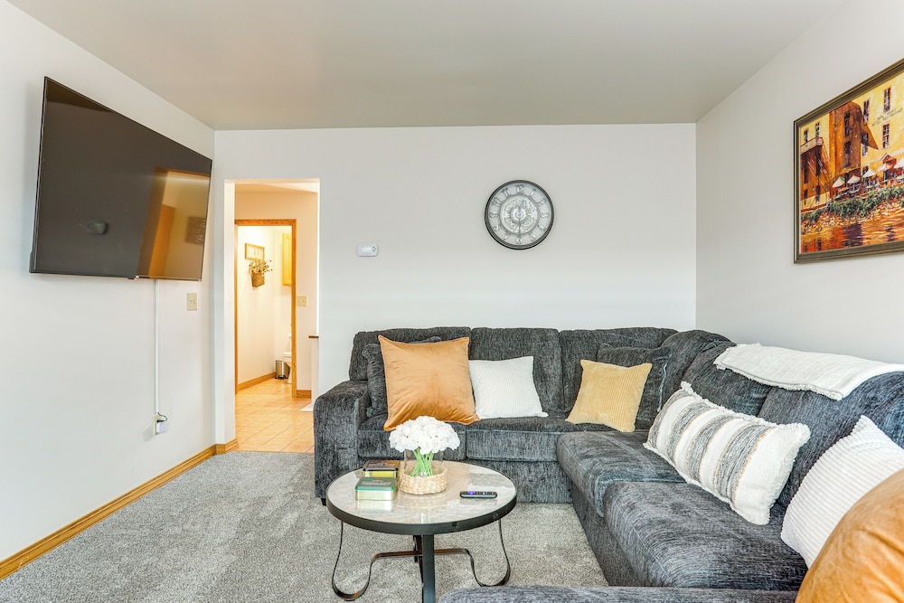 Convenient Townhome 1 Mi to Dtwn Clearfield
