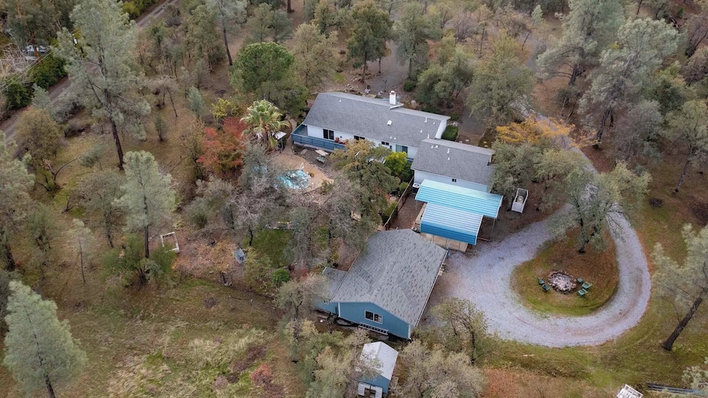 10 Mi to Redding: Serene Escape w/ Spacious Yard!