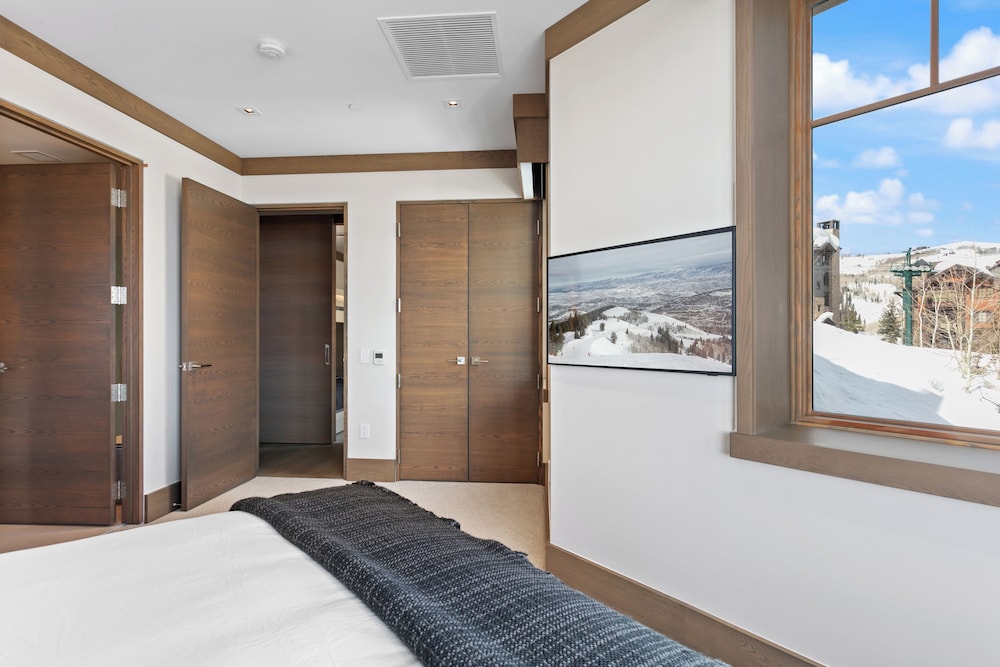 The Residences at The Tower-3 Bedroom Deluxe #6 3 Condo