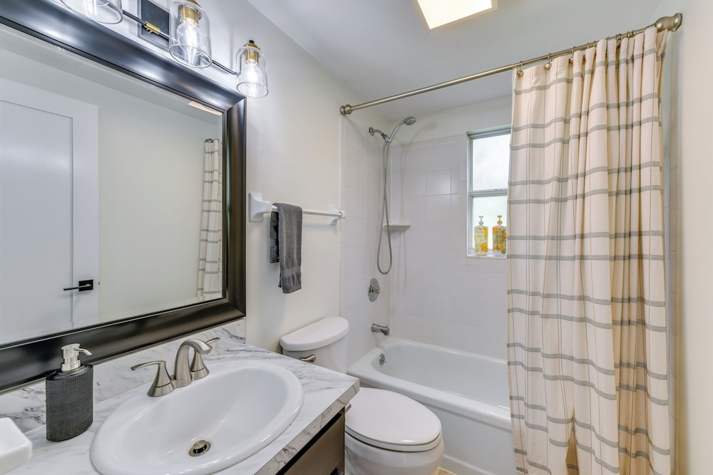 Near Beaches + Downtown: Sarasota Home w/ Lanai