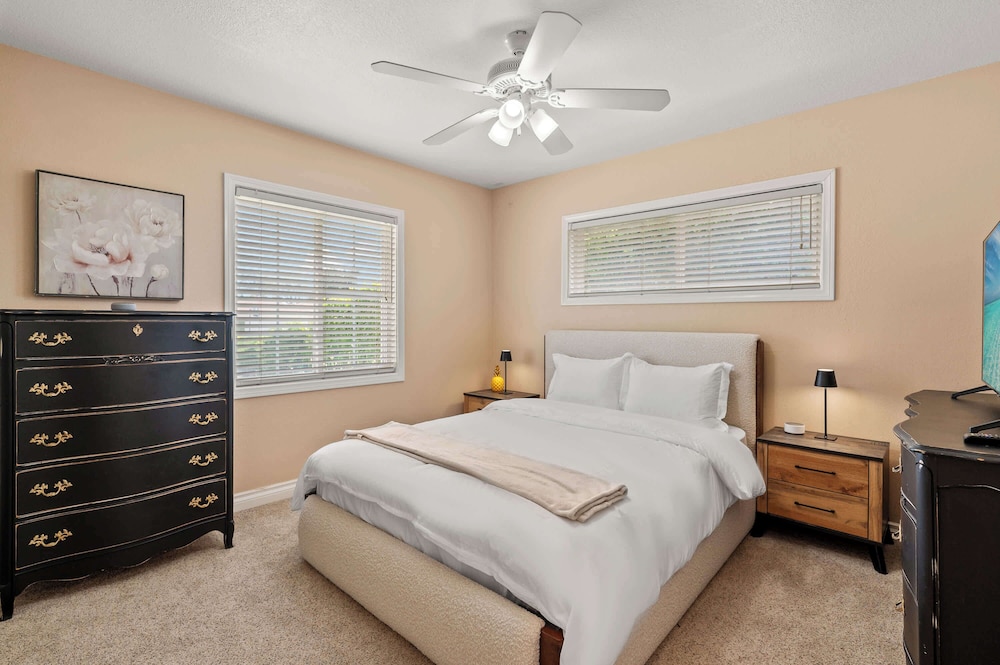 Modern Serenity Near LA Tranquil 3BR Stay