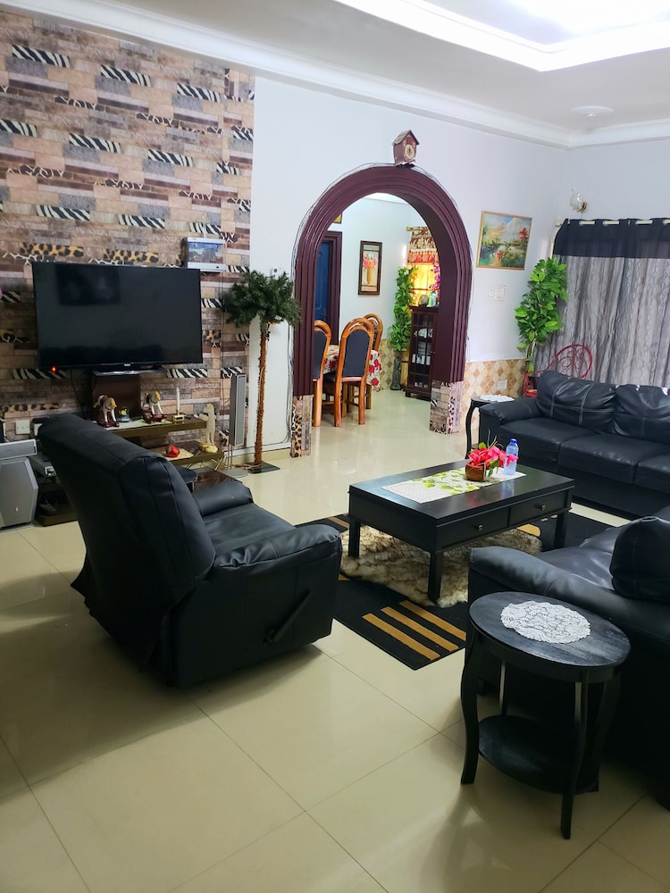 Classy Holiday Villas With Pool in Accra, Ghana view 2