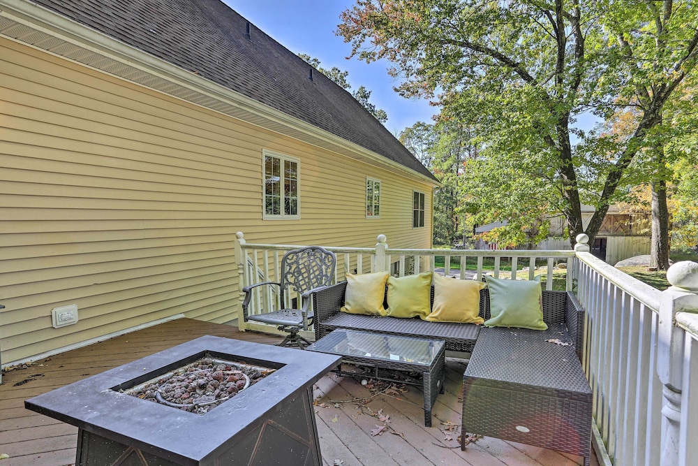 Pet-friendly Grand Pine Bush Retreat on 2 Acres! - Property Image 16
