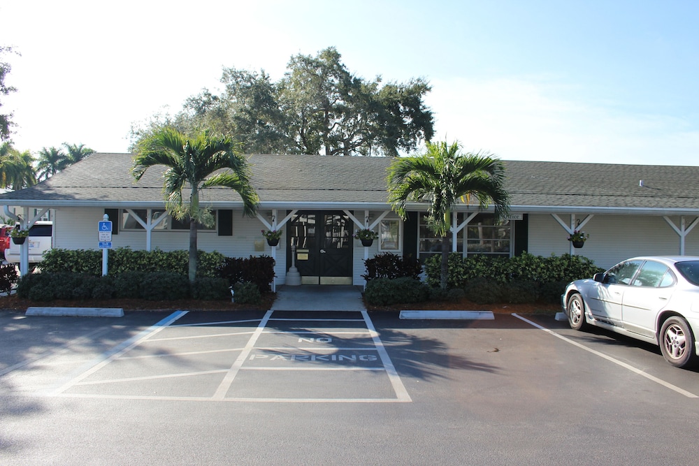 Groves RV Resort