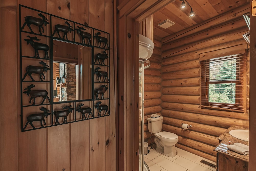 Harfang 51 - Stunning log Cottage With Private hot tub Pool and Scandinavian dry Barrel Sauna