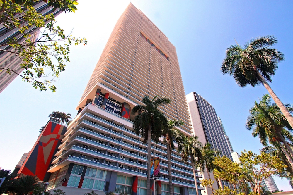 Hotel Luxury Apartments at 50 Biscayne - Image 1