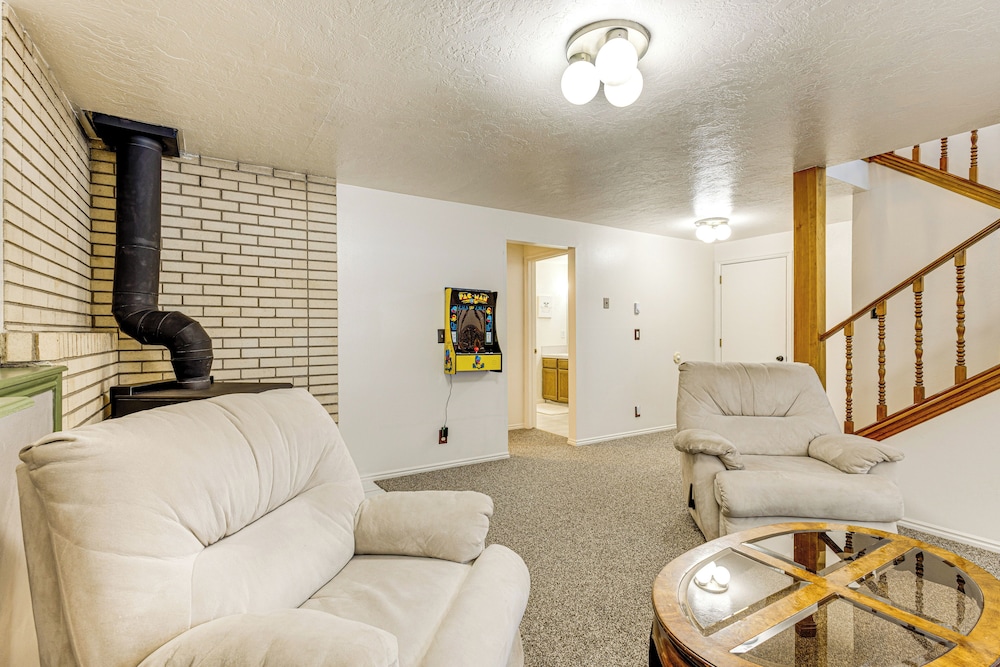 Fenced Yard, Patio: Family-friendly Pocatello Home