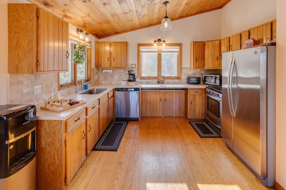 Scenic White Mountains Retreat 4 Bedroom Home
