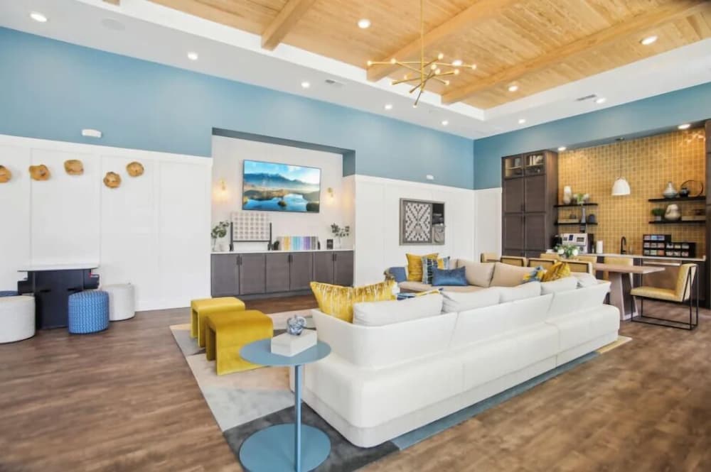Landing Apartments near JAX