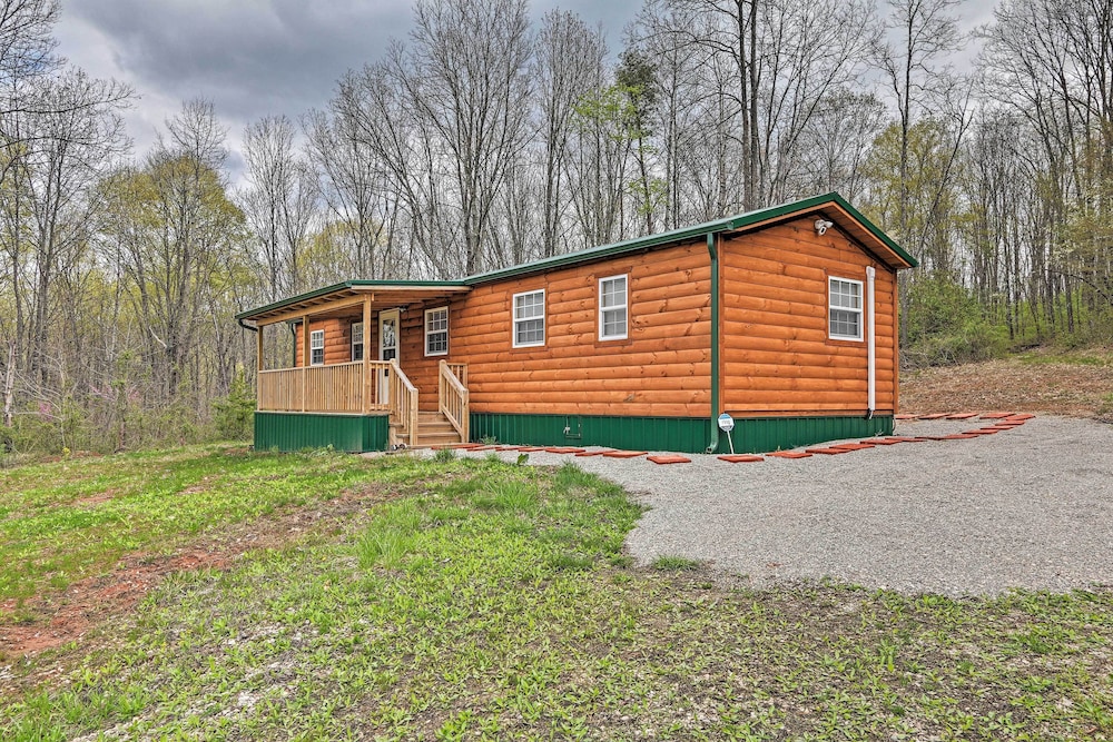 Cozy Bidwell Cabin w/ Deck: Trail & Creek Access!