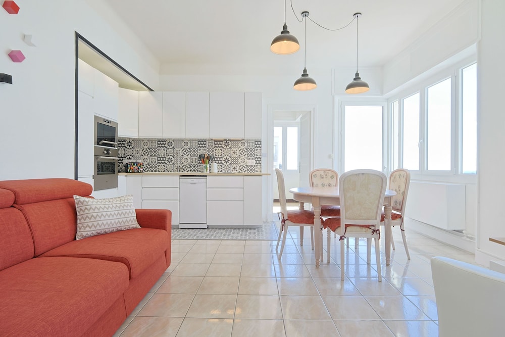 L Horizon in Cannes With 2 Bedrooms and 1 Bathrooms