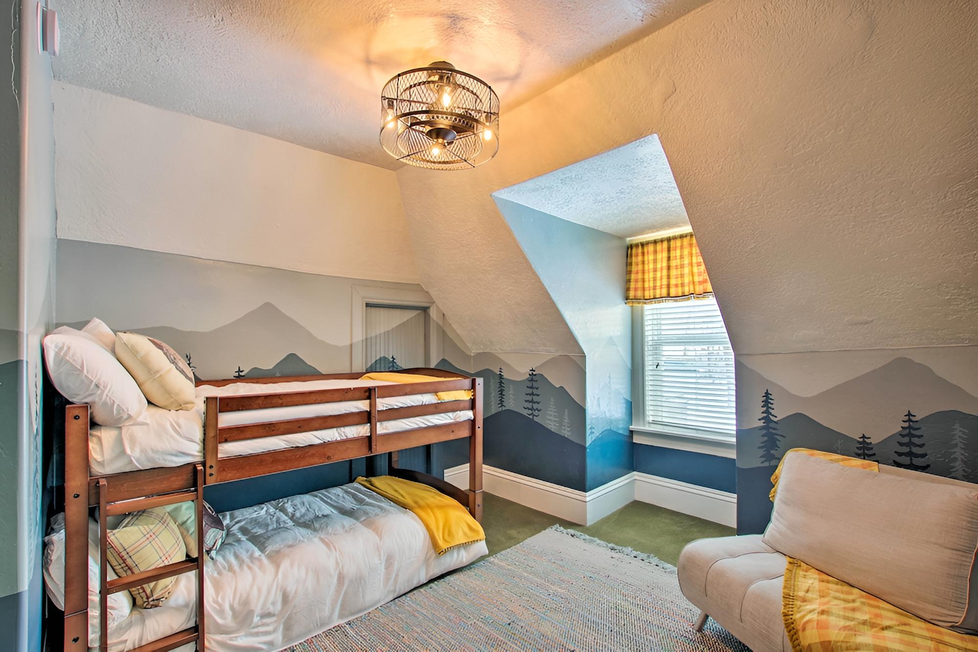 Beautiful Downtown House < 3 Miles to Hiking & USU view 2