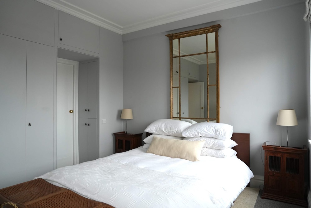 Large 1 Bedroom Apartment - Chelsea