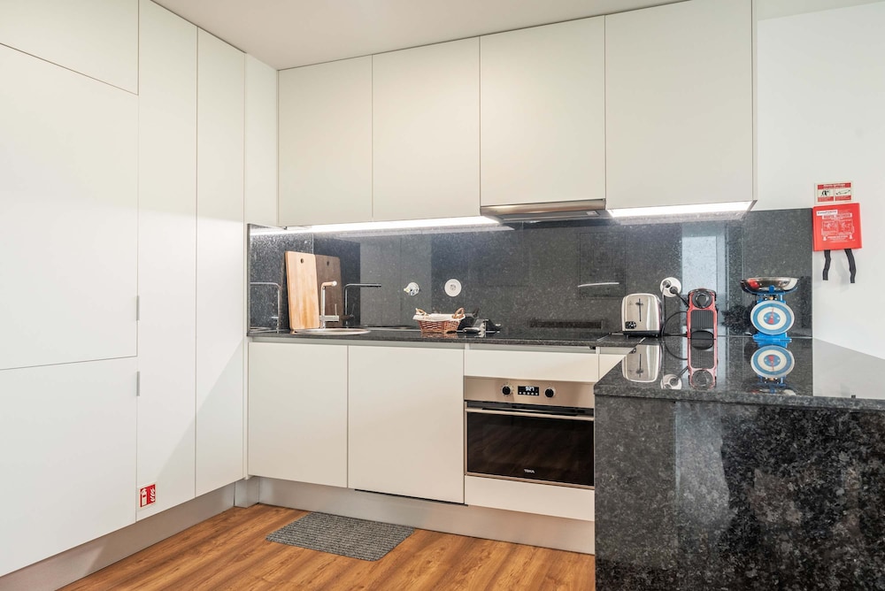 Liiiving in Matosinhos - Warm Vintage Apartment