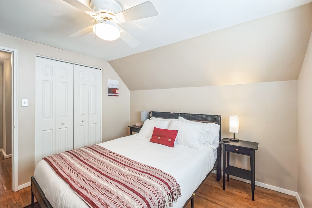 Uline Hospitality 4 Bedroom Home
